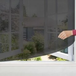 Moustiquaire Fenêtre Velcro X 4 11 Moustiquaire Fenêtre Velcro X 4 -Le Jardin Parfai moustiquaire fenetre noire 5