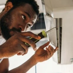 Tournevis Multi Embouts Aimantés 50 Pièces Avec LED 9 Tournevis Multi Embouts Aimantés 50 Pièces Avec LED -Le Jardin Parfai tournevis aimante multi embouts avec led 4